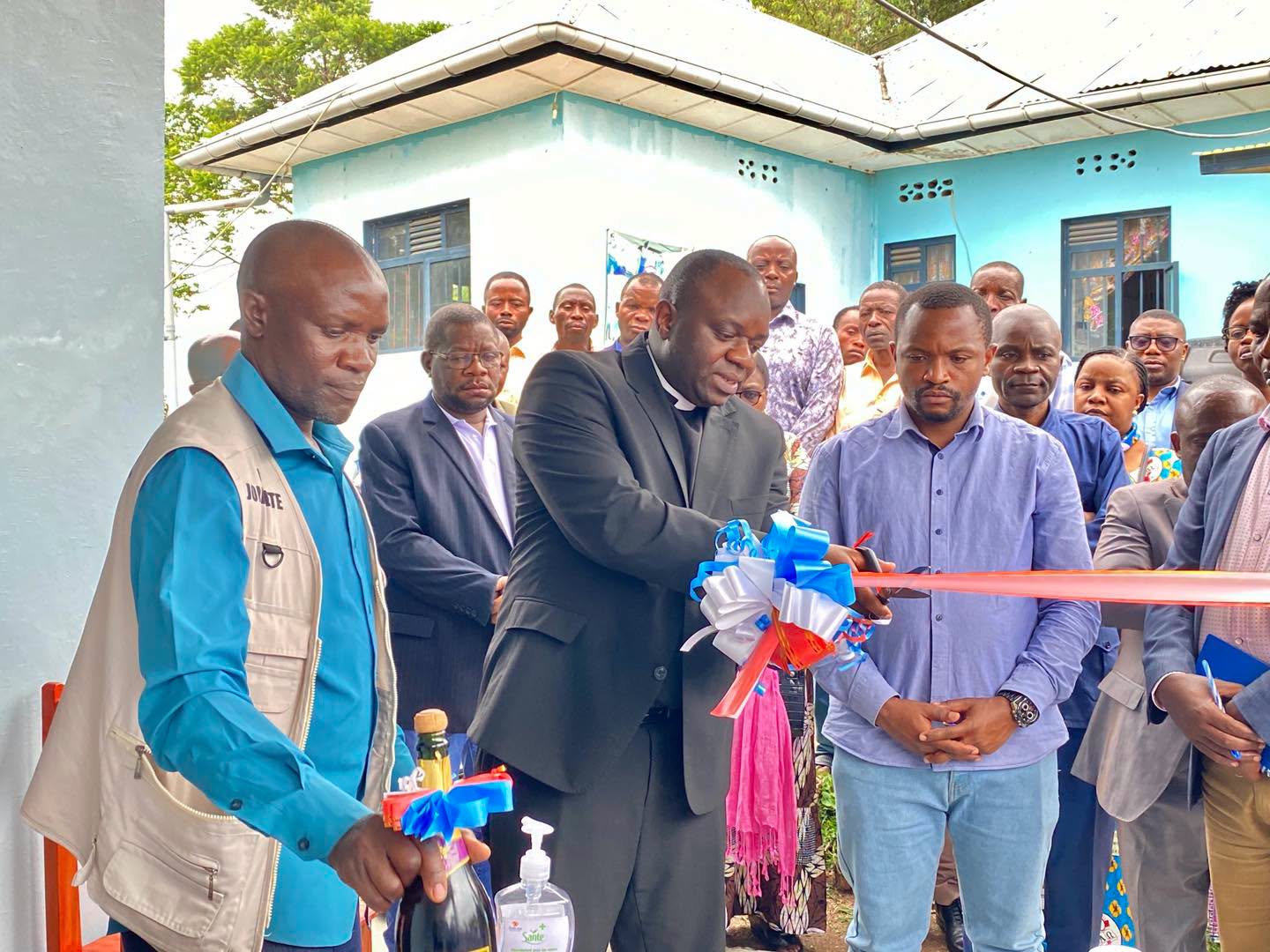 Idjwi: remise officielle de 4 infrastructures sanitaires par le Représentant Légal de la CBCA aux bénéficiaires de la chefferie Rubenga